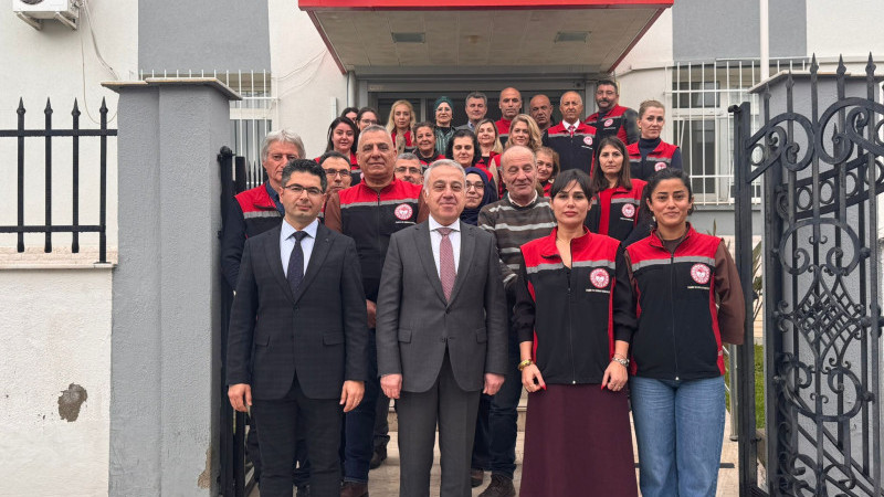 Mustafa Şahin, Menderes İlçe Müdürlüğü’nde yürütülen çalışmaları inceledi