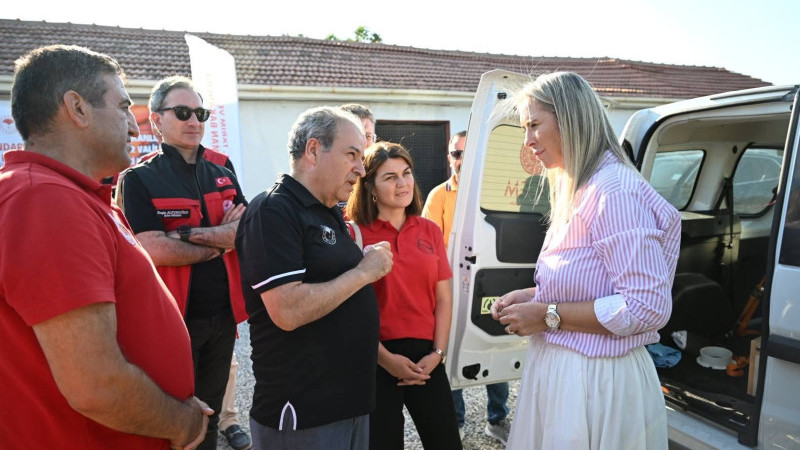 İzmir Selçuk'ta mandalina üreticisine biyoteknik mücadele desteği